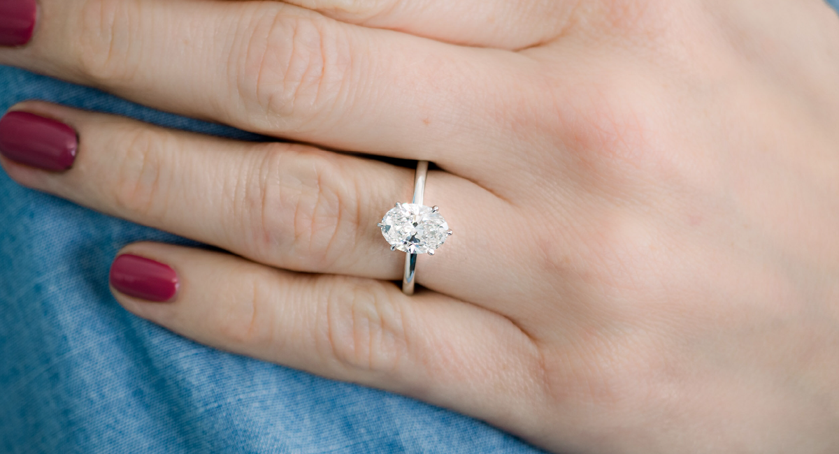 Oval diamond prong setting ring 