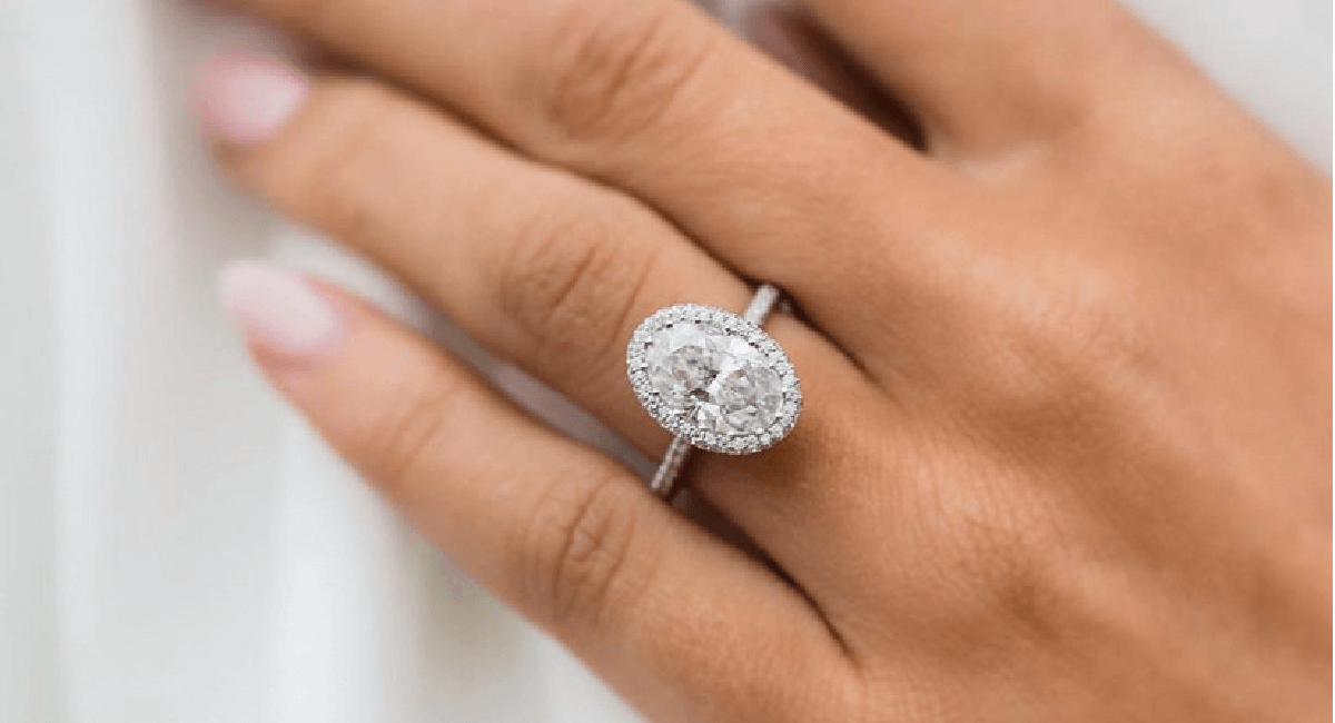 Halo-engagement-setting-ring