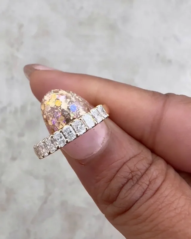 1.00ct Radiant Half Eternity Ring - 18K Yellow GoldA beautiful 1.00ct Radiant Half Eternity Ring in 18K Yellow Gold, featuring a stunning row of radiant-cut stones for a timeless and elegant look, perfect for any special occasion. #weddingring #radiantcutdiamond #eternityband #gift #weddingband #18kgold